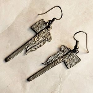 Southwestern Style Pewter Tone Tomahawk Earrings